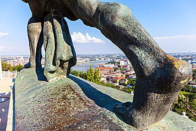 小岛秀夫连发推特 展示与忽那汐里合影画面